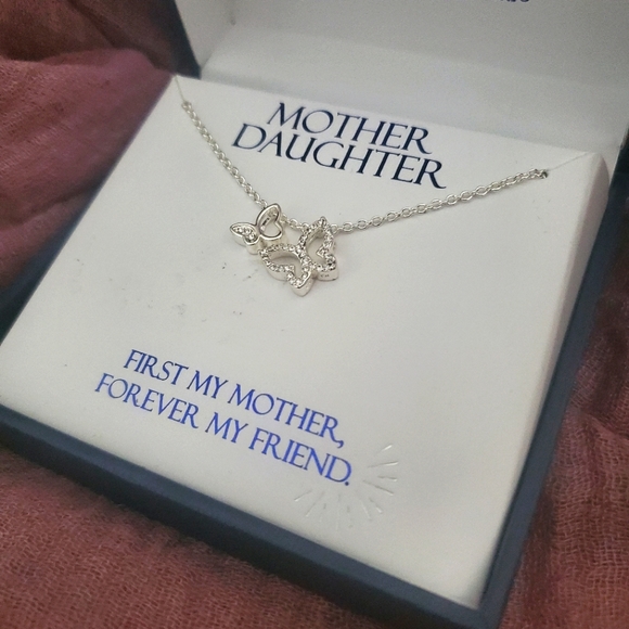 Mother-Daughter Butterly Necklace - Picture 2 of 2
